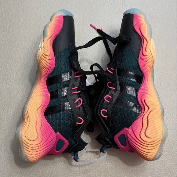 NWT - Adidas Trae Young 3 Basketball Shoes - Youth US 4 / EU 36 / Women 5 - Picture 3 of 9